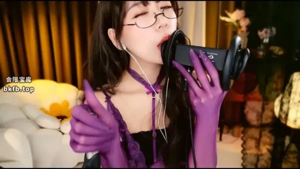 你的圈圈儿：小声点，别被听见