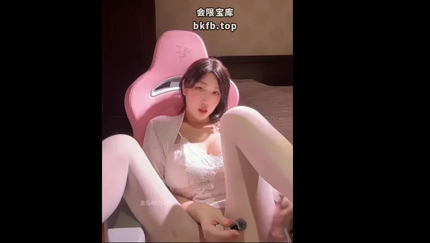 小羽ASMR/表妈：白丝摩擦音 1
