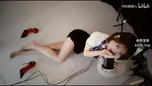 你的圈圈儿：充电专属视频 丝袜空姐的VIP贴身服务