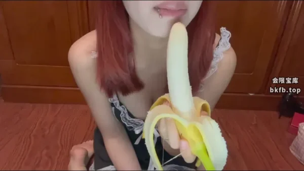 小羊咩咩：吃香蕉