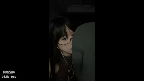 啵啵眠眠：女教师剧情