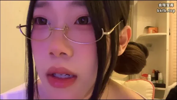 辰辰ichen：被学生威胁无奈妥协的老师