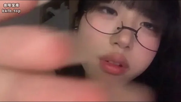 小0觉觉猪：妈妈的温柔涂蚊子包服务