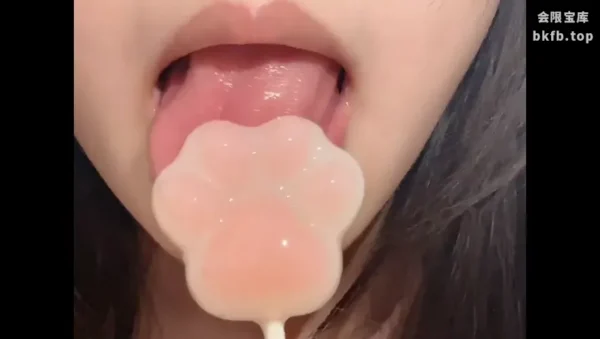 程皖该睡觉啦：吃光抓糖